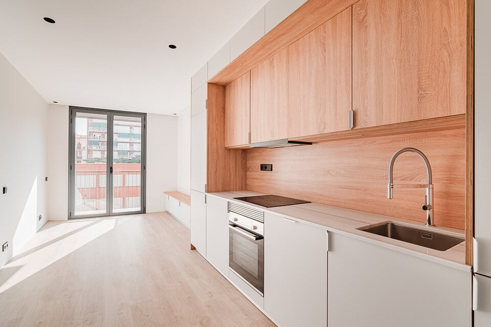 diseño de cocina a medida moderno en vivienda familia