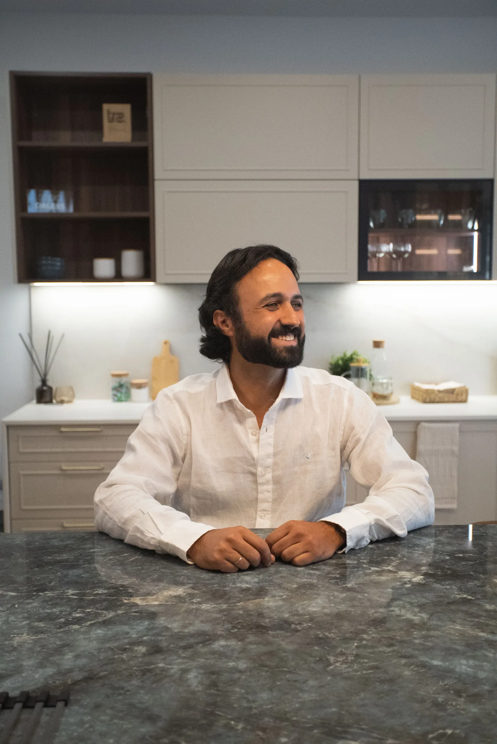 José en showroom Studio DAless feliz con nuevo espacio