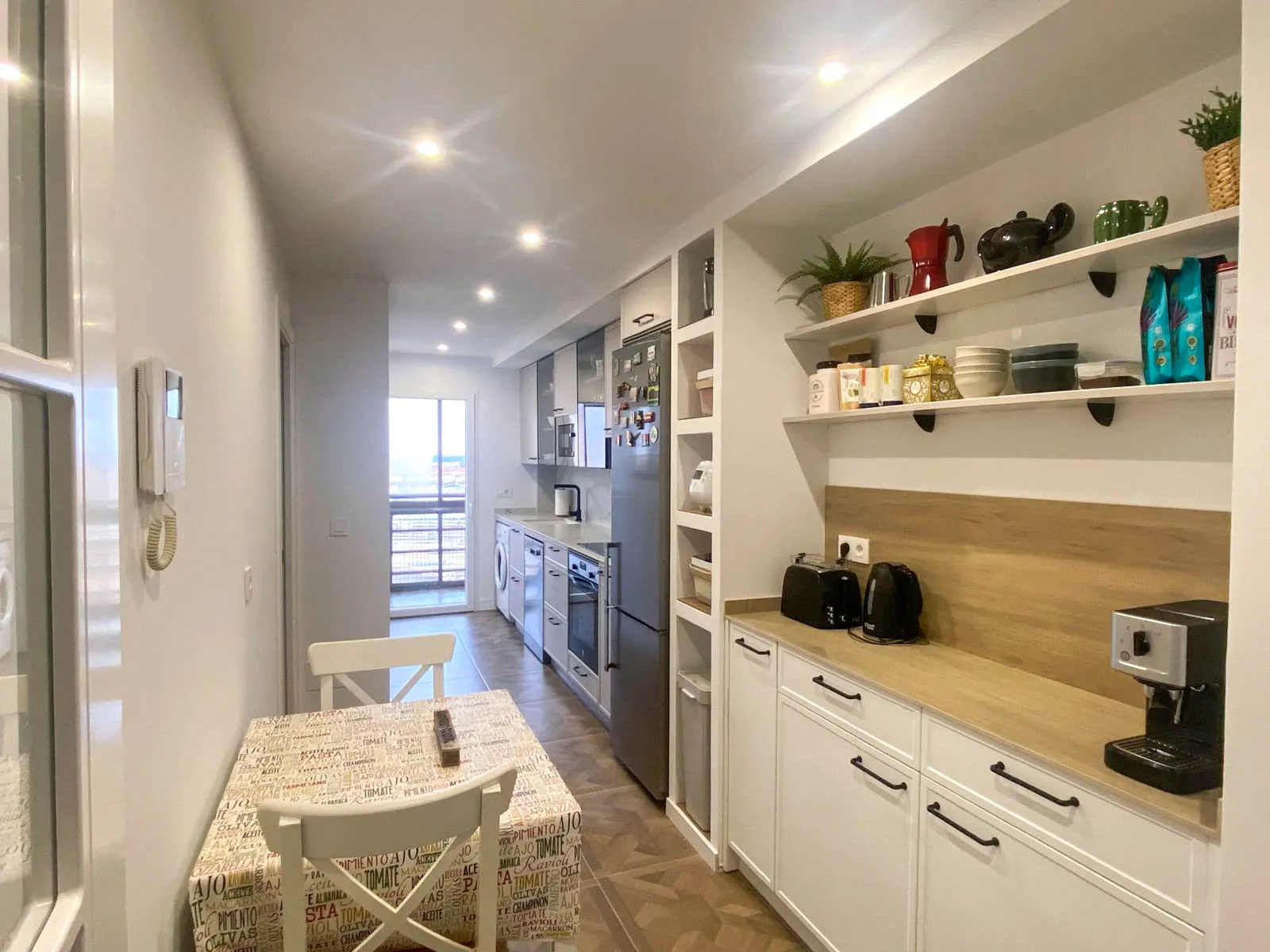 Cocina reformada en Las Rozas con mobiliario PVC