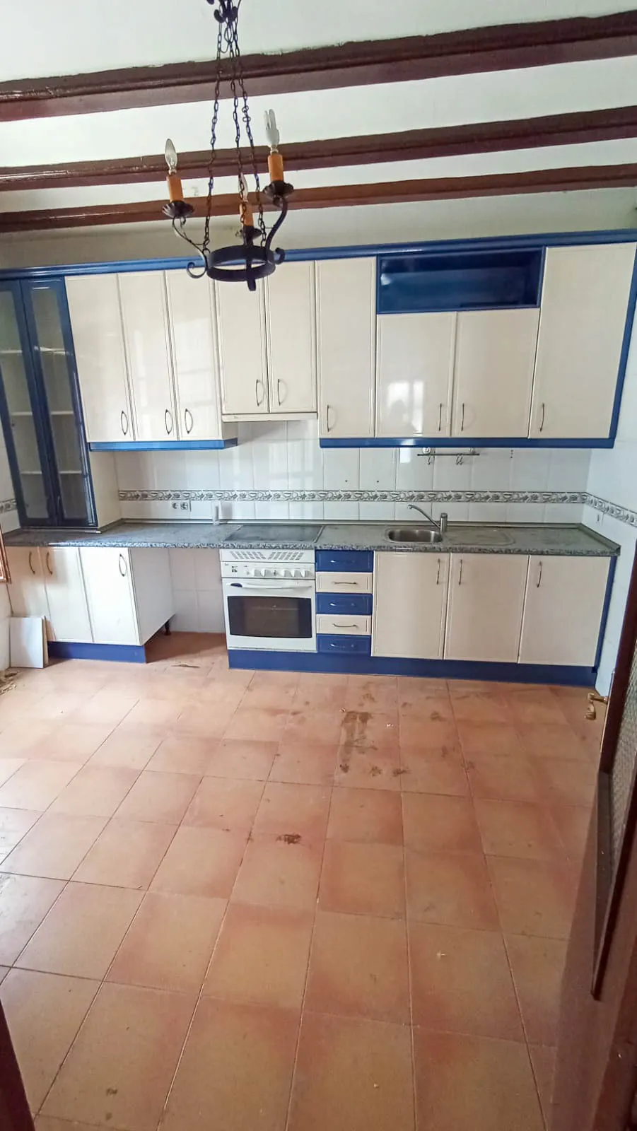 Cocina antigua abierta al salón en Brunete